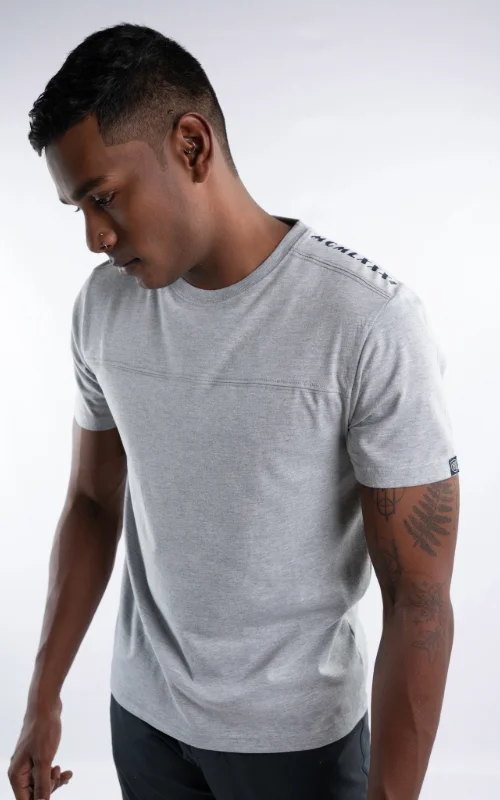 "MCMLXXXI" Unisex - Shoulder Print crew